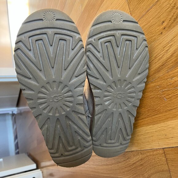 UGG Classic Mini II Genuine Shearling Lined Boot (Women) Size 7 Chestnut Suede - Picture 7 of 11